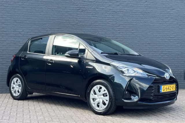 Toyota Yaris (2020) thumbnail 3