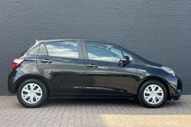 Toyota Yaris (2020) thumbnail 4