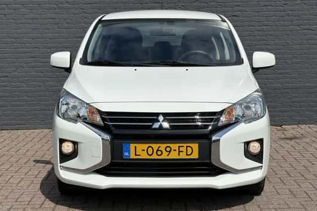 Mitsubishi Space Star (2021) thumbnail 2
