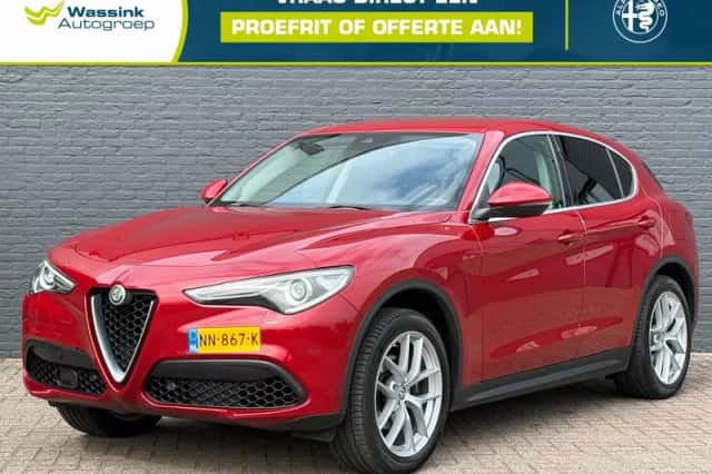 Alfa Romeo Stelvio (2017) thumbnail 1