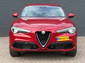 Alfa Romeo Stelvio (2017) thumbnail 2