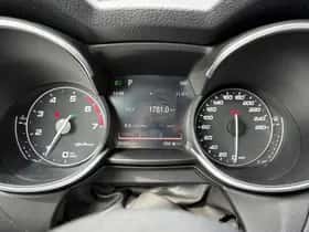 Alfa Romeo Stelvio (2017) thumbnail 16