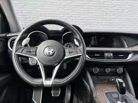 Alfa Romeo Stelvio (2017) thumbnail 17