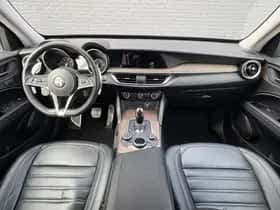 Alfa Romeo Stelvio (2017) thumbnail 18
