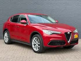 Alfa Romeo Stelvio (2017) thumbnail 3