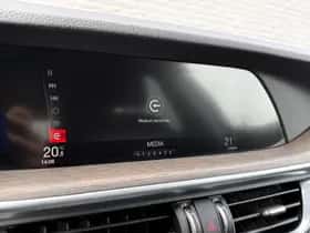 Alfa Romeo Stelvio (2017) thumbnail 27