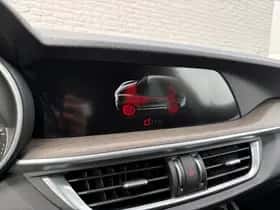 Alfa Romeo Stelvio (2017) thumbnail 30