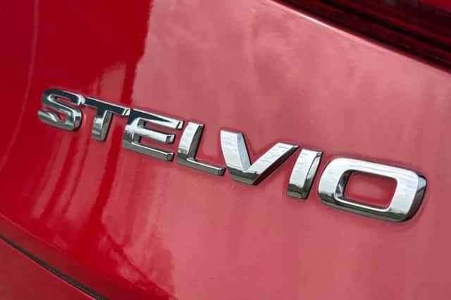 Alfa Romeo Stelvio (2017) thumbnail 43