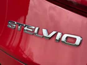 Alfa Romeo Stelvio (2017) thumbnail 43