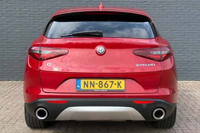 Alfa Romeo Stelvio (2017) thumbnail 6