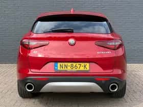Alfa Romeo Stelvio (2017) thumbnail 6