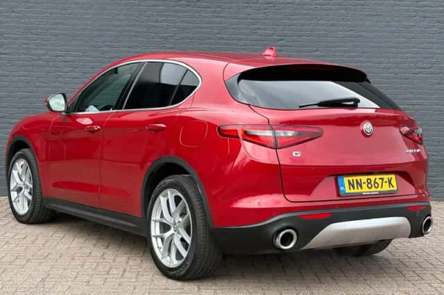 Alfa Romeo Stelvio (2017) thumbnail 7