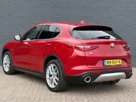 Alfa Romeo Stelvio (2017) thumbnail 7