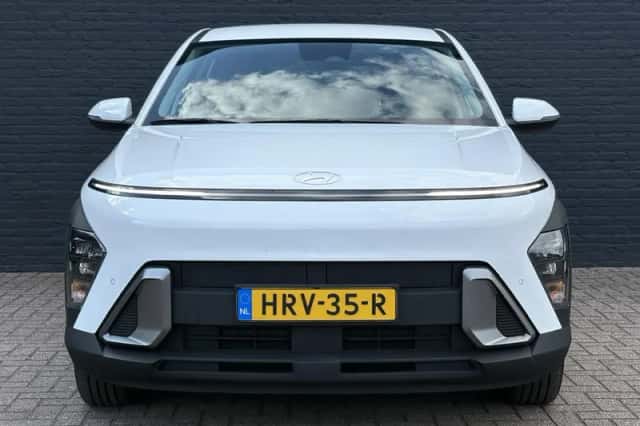 Hyundai Kona (2024) thumbnail 3