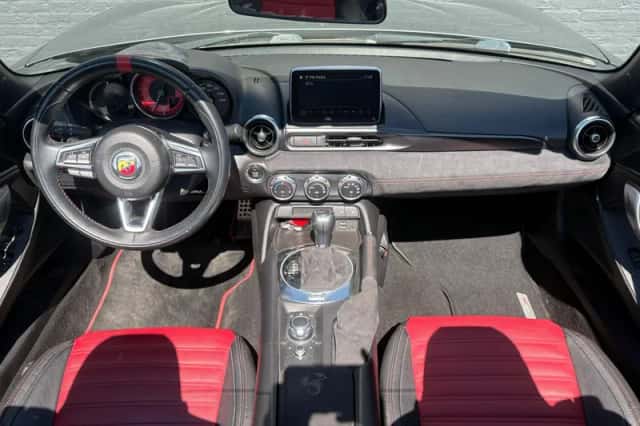 Fiat 124 Spider (2017) thumbnail 17