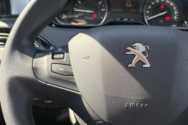 Peugeot 208 (2018) thumbnail 20