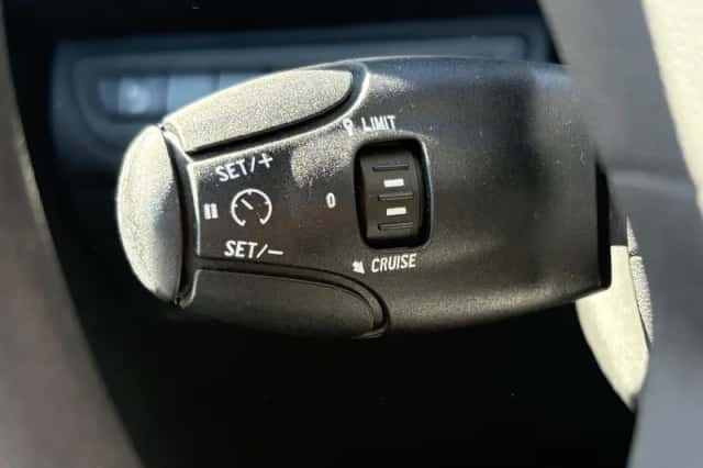 Peugeot 208 (2018) thumbnail 22