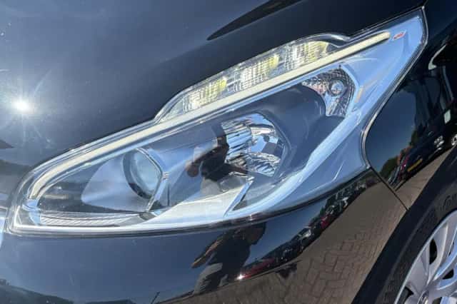Peugeot 208 (2018) thumbnail 27