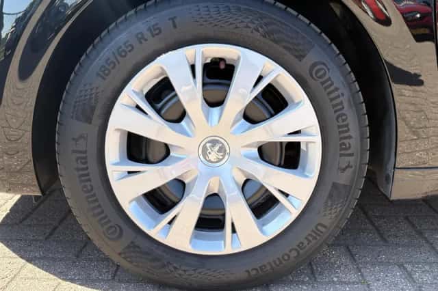 Peugeot 208 (2018) thumbnail 9