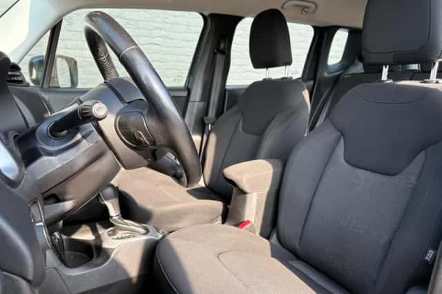 Jeep Renegade (2016) thumbnail 11