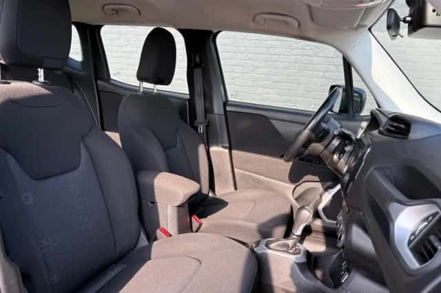 Jeep Renegade (2016) thumbnail 12