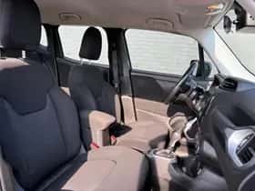 Jeep Renegade (2016) thumbnail 12
