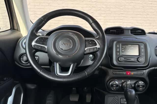 Jeep Renegade (2016) thumbnail 16