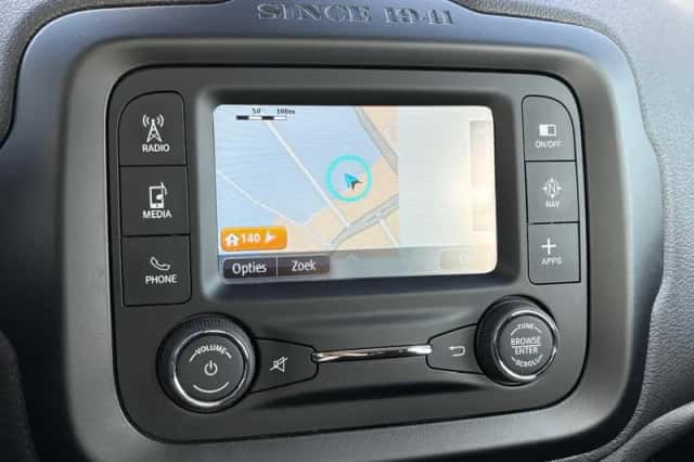 Jeep Renegade (2016) thumbnail 23
