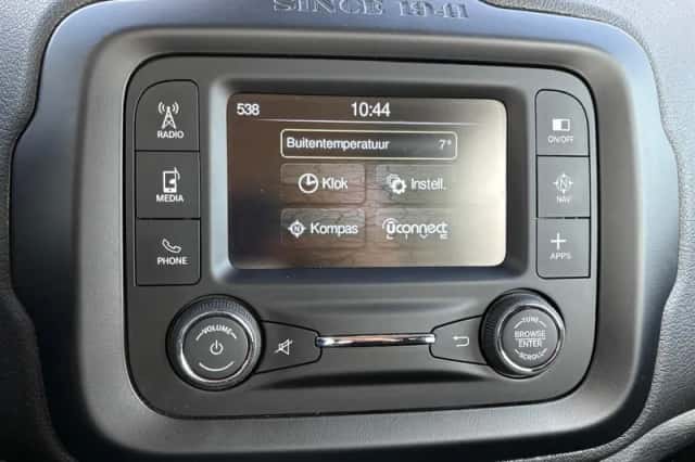Jeep Renegade (2016) thumbnail 24