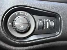 Jeep Renegade (2016) thumbnail 28