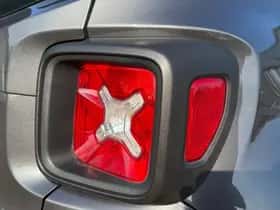 Jeep Renegade (2016) thumbnail 33