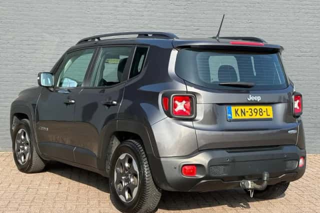 Jeep Renegade (2016) thumbnail 8