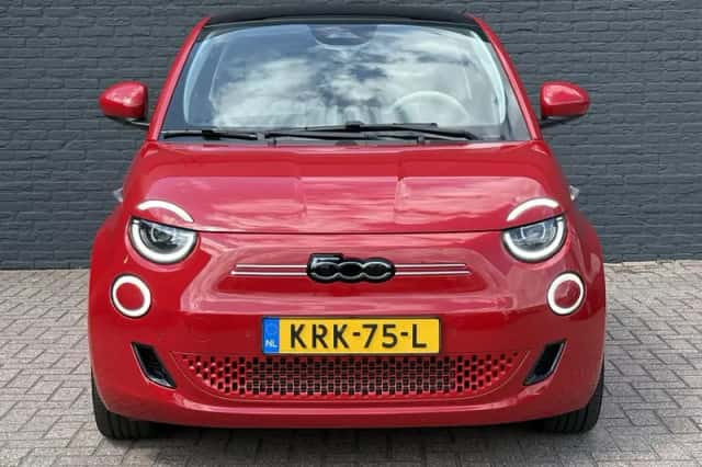 Fiat 500e (2024) thumbnail 2
