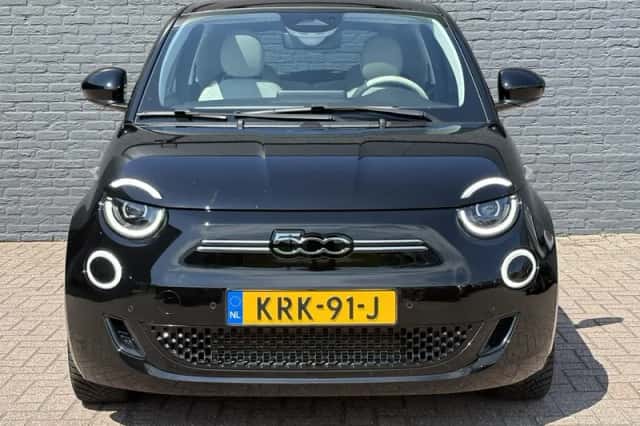 Fiat 500 (2024) thumbnail 2