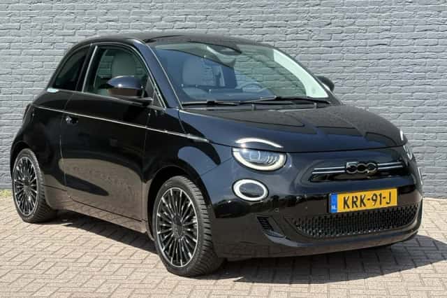 Fiat 500 (2024) thumbnail 3