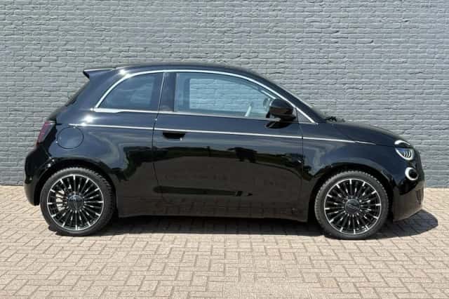 Fiat 500 (2024) thumbnail 4