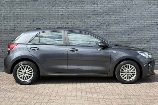 Kia Rio (2020) thumbnail 4
