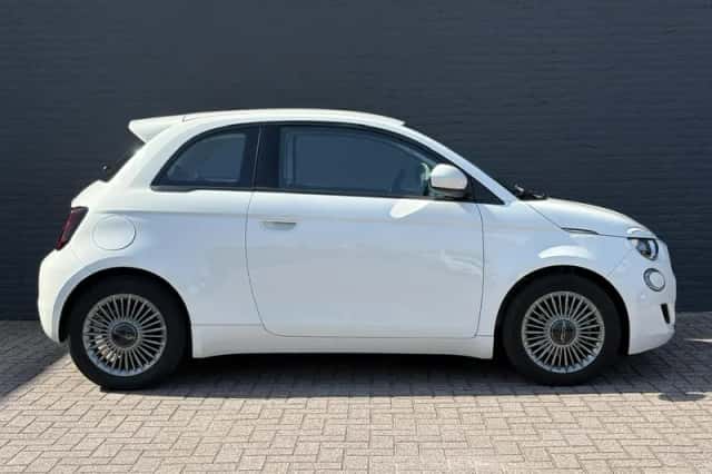 Fiat 500 (2022) thumbnail 5