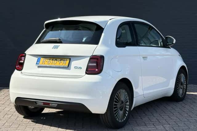 Fiat 500 (2022) thumbnail 6