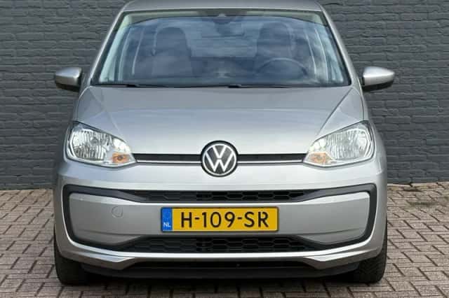 Volkswagen Up! (2020) thumbnail 2