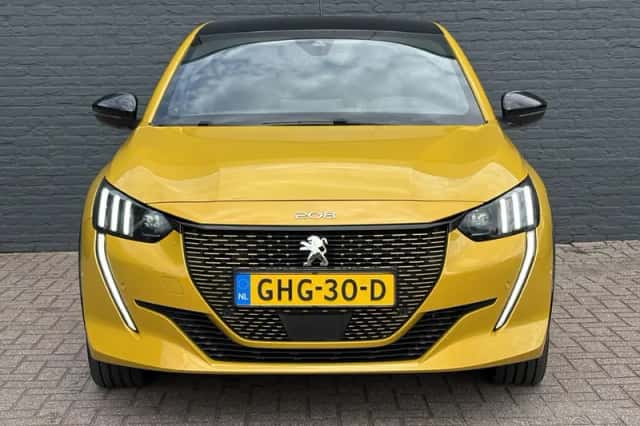 Peugeot e-208 (2023) thumbnail 3