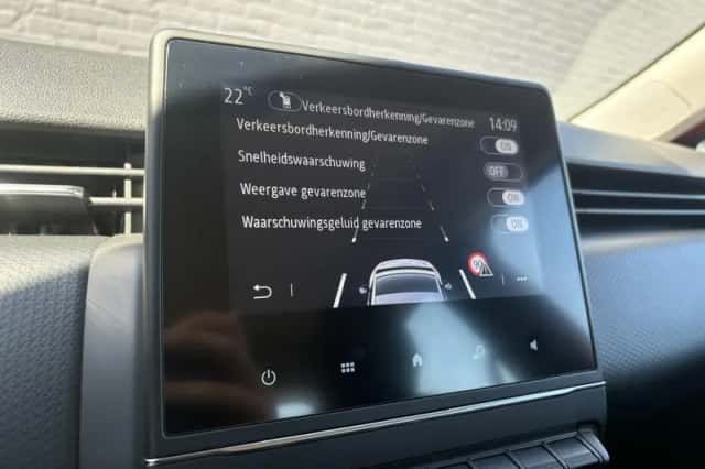 Renault Clio (2022) thumbnail 24