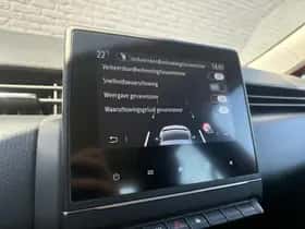 Renault Clio (2022) thumbnail 24