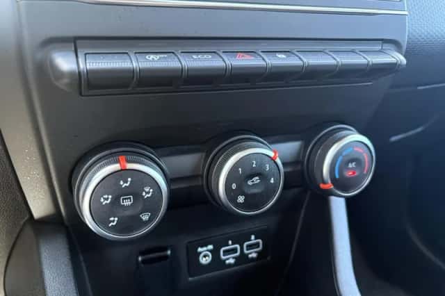 Renault Clio (2022) thumbnail 25