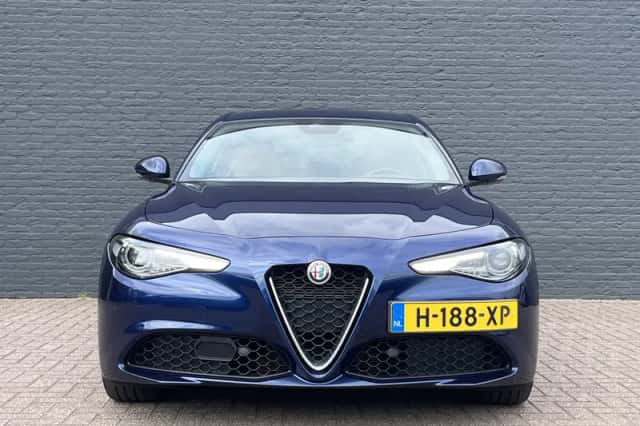 Alfa Romeo Giulia (2020) thumbnail 3