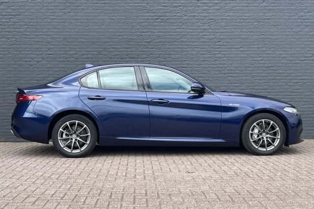 Alfa Romeo Giulia (2020) thumbnail 5