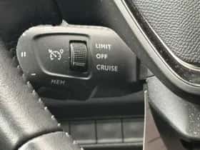 Peugeot 2008 (2022) thumbnail 18