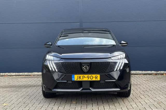 Peugeot e-3008 (2025) thumbnail 3