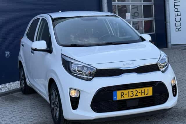 Kia Picanto (2022) thumbnail 3