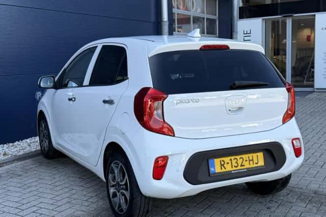 Kia Picanto (2022) thumbnail 4